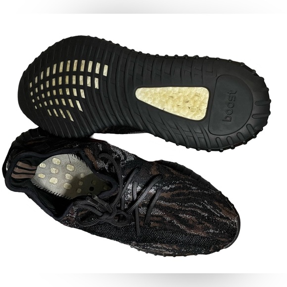 Adidas Yeezy size 11.5 used excellent condition,, no insoles - Picture 5 of 6